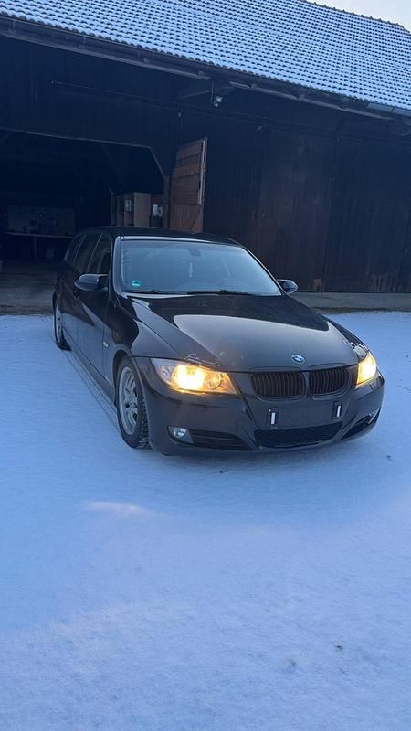 Schwarz Gebraucht 2006 BMW 320 Kombi | 3.899 € (Fairer Preis) - Bild 1/4