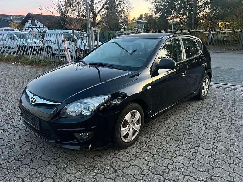Schwarz Gebraucht 2012 Hyundai i30 Edition Limousine | 1.999 € (Superpreis) - Bild 1/4