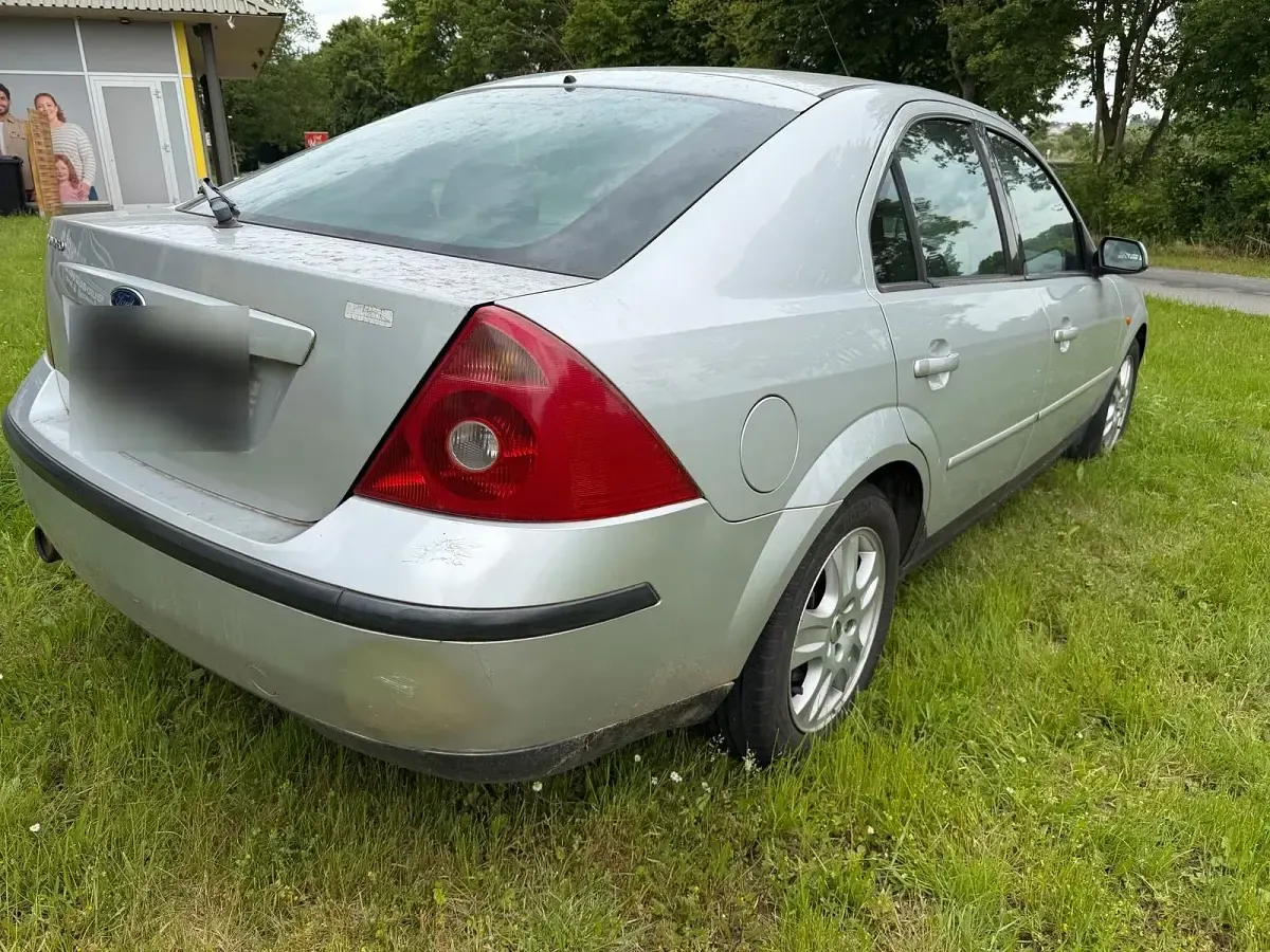 Gebraucht Ford Mondeo 145 PS (106 kW) 2001 Silber Limousine