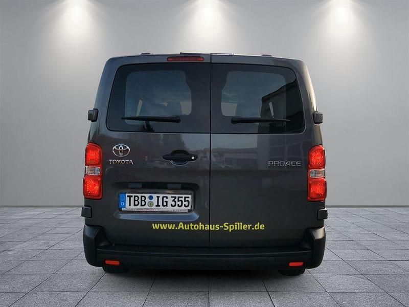 Gebraucht Toyota Proace Verso Comfort 144 PS (105 kW) 2022 Grau Kombi