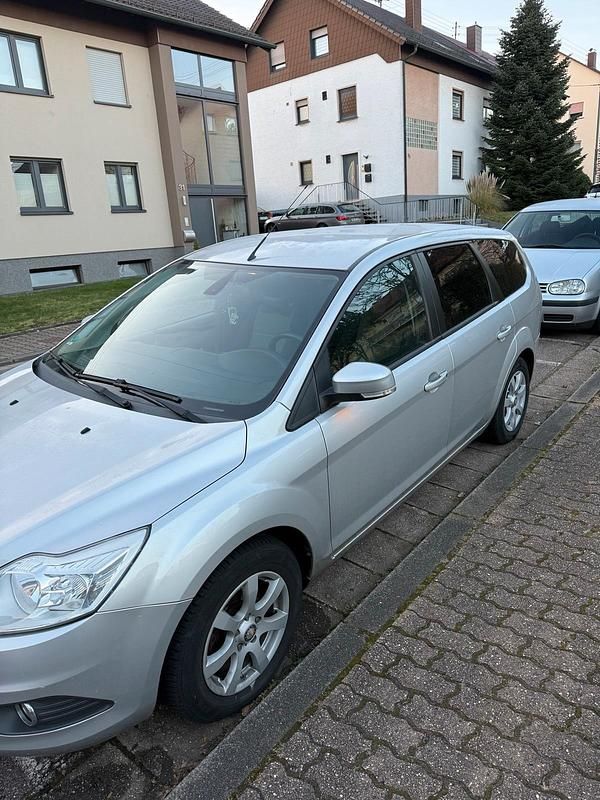 Używany Ford Focus 2010 Srebrny Kombi