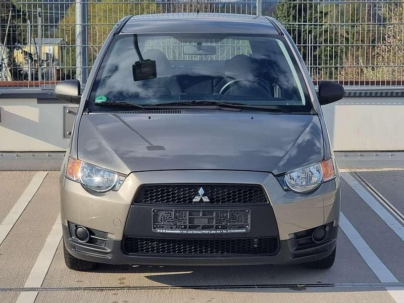 Gebraucht Mitsubishi Colt Inform 75 PS (55 kW) 2009 Brillantgrau (m) Limousine
