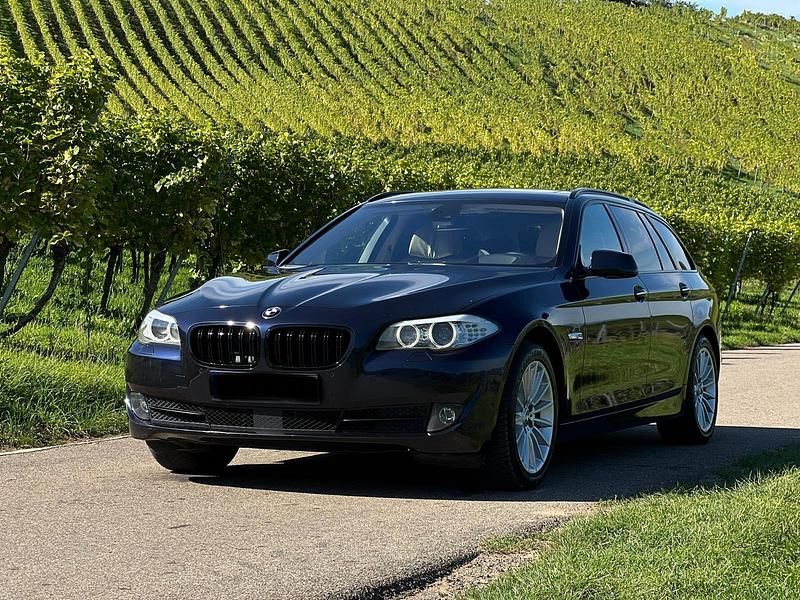 Blau Gebraucht 2011 BMW 530 Kombi | 8.500 € (Guter Preis) - Bild 1/4