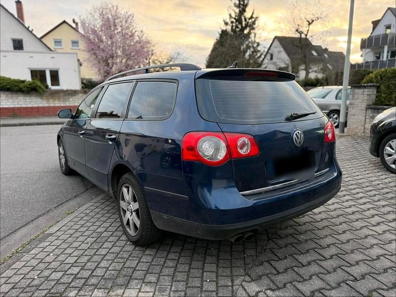 Gebraucht VW Passat 140 PS (102 kW) 2008 Blau Kombi