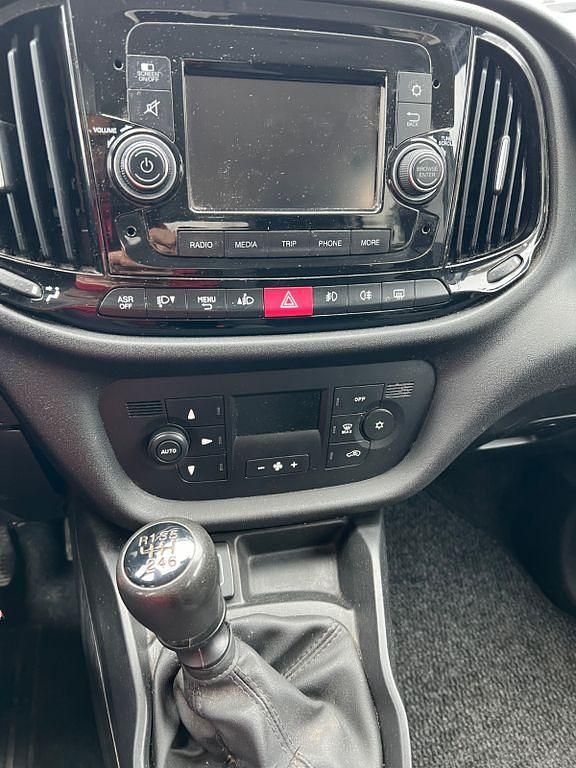 Gebraucht Fiat Doblò 105 PS (77 kW) 2015 Weiß Van / Kleinbus