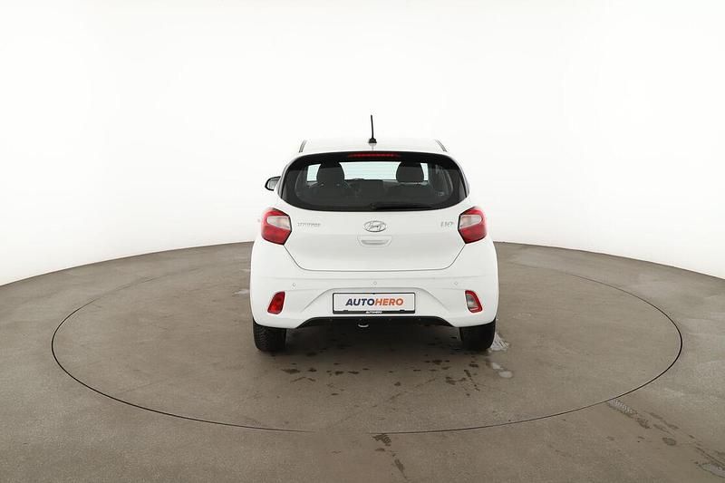 Gebraucht Hyundai i10 Trend 84 PS (61 kW) 2021 Weiß Kleinwagen