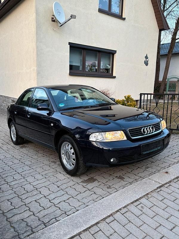 Gebraucht Audi A4 Basis 125 PS (91 kW) 2000 Blau Limousine
