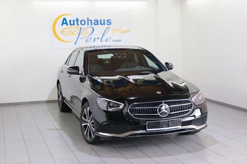 Schwarz Gebraucht 2021 Mercedes E300 Avantgarde Limousine | 34.990 € (Teuer) - Bild 1/4