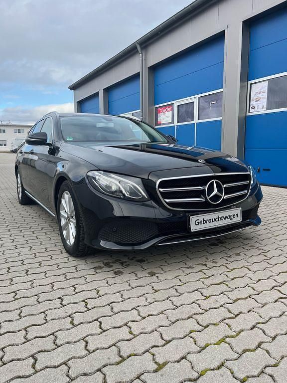 Schwarz Gebraucht 2019 Mercedes E200 Kombi | 23.500 € (Fairer Preis) - Bild 1/4