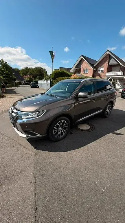 Gebraucht Mitsubishi Outlander Plus 150 PS (110 kW) 2017 Grau SUV