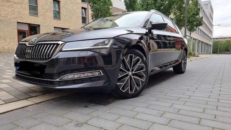 Schwarz Gebraucht 2020 Skoda Superb Ambiente Kombi | 19.900 € (Fairer Preis) - Bild 1/4