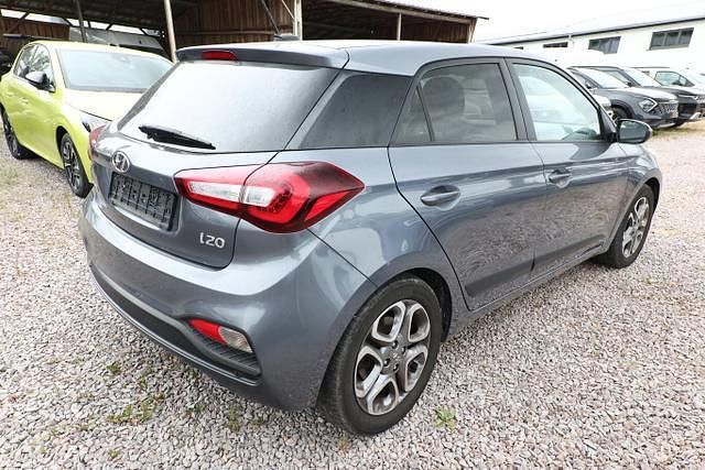Star dust metallic star dust metallic Gebraucht 2019 Hyundai i20 Style Kleinwagen | 12.153 € (Fairer Preis) - Bild 1/4