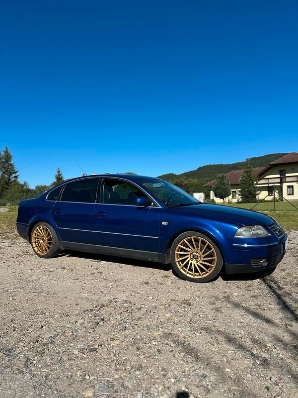 Usata VW Passat 275 CV (202 kW) 2003 Blu Berlina