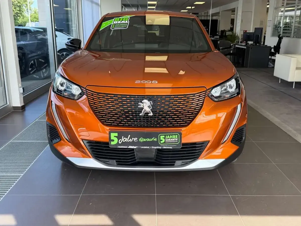 Gebraucht Peugeot e-2008 Active 100 kW (136 PS) 2023 Orange SUV