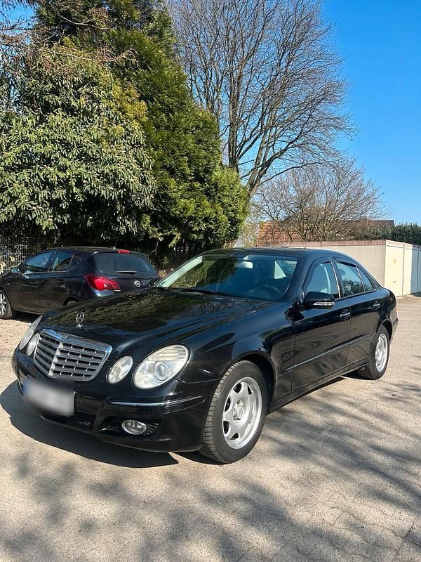 Gebraucht Mercedes E220 170 PS (125 kW) 2007 Schwarz Limousine