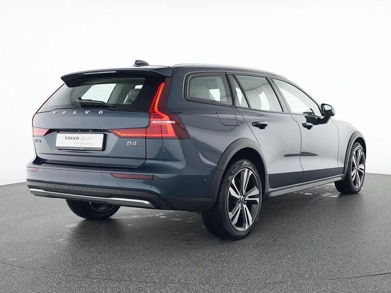 Gebraucht Volvo V60 CC Ultimate 197 PS (144 kW) 2024 Blau Kombi