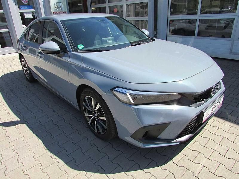 Sonic gray p. Gebraucht 2024 Honda Civic Elegance | 32.900 € (Guter Preis) - Bild 1/4