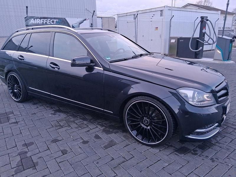 Schwarz Gebraucht 2012 Mercedes C200 Avantgarde Kombi | 10.499 € - Bild 1/4