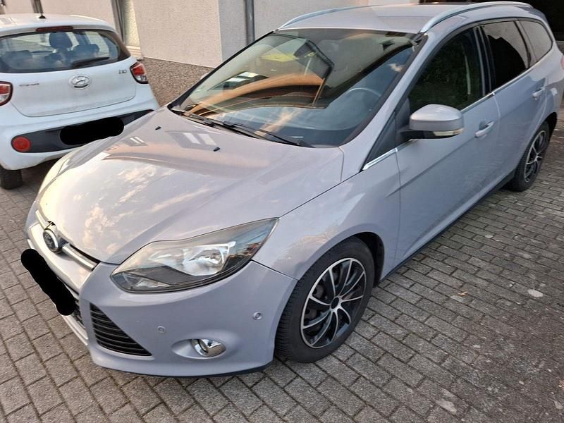 Gebraucht Ford Focus Trend 140 PS (102 kW) 2014 Grau Kombi