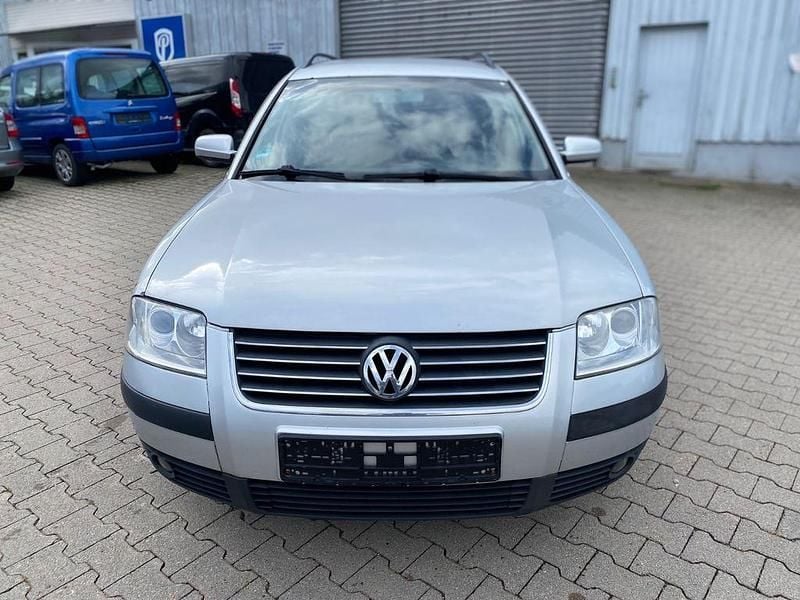 Silber Gebraucht 2002 VW Passat Comfortline Kombi | 2.899 € (Etwas zu teuer) - Bild 1/4