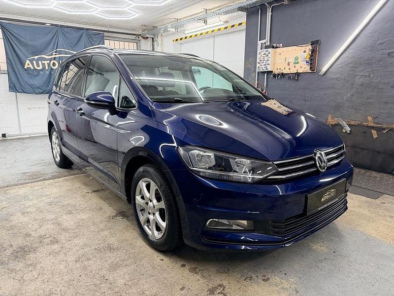 Blau Gebraucht 2016 VW Touran Comfortline Van / Kleinbus | 11.999 € (Guter Preis) - Bild 1/4