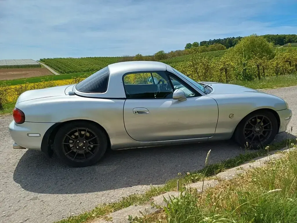 Second-hand Mazda MX5 145 CP (106 kW) 2001 Argintiu Cabrio