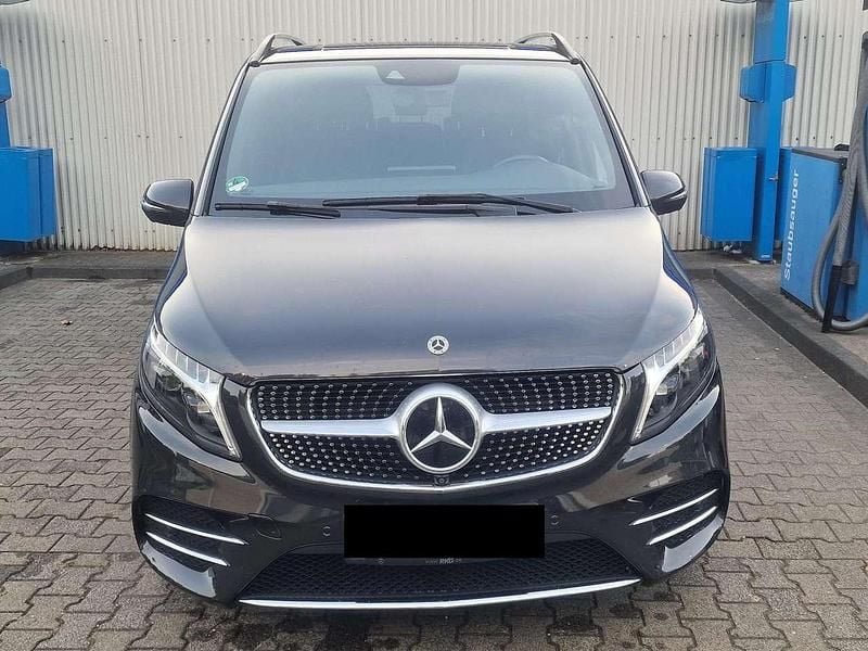 Schwarz Gebraucht 2022 Mercedes V300 Avantgarde Van / Kleinbus | 68.000 € (Teuer) - Bild 1/4