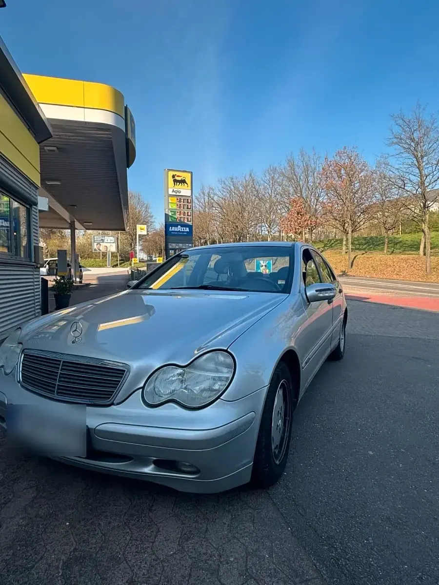 Gebraucht Mercedes C220 143 PS (105 kW) 2003 Silber Limousine