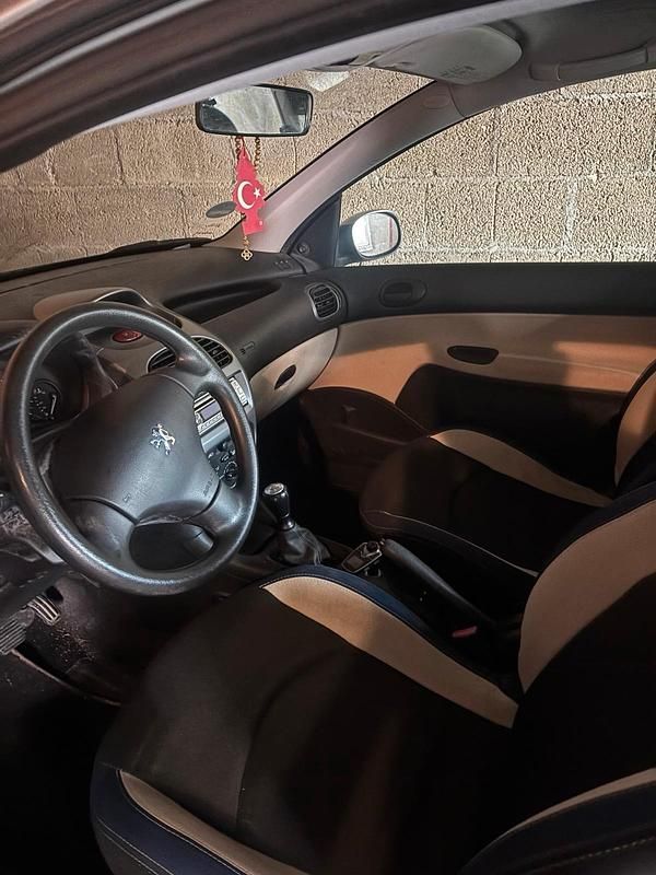 Gebraucht Peugeot 206 75 PS (55 kW) 2005 Grau Limousine