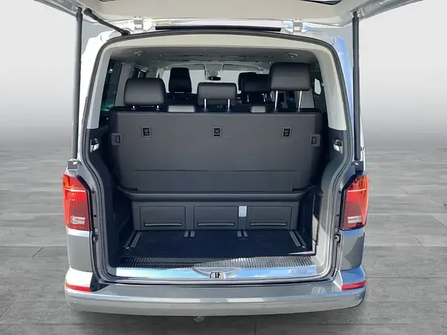 Gebraucht VW Multivan Generation Six 204 PS (150 kW) 2022 Grau Van / Kleinbus