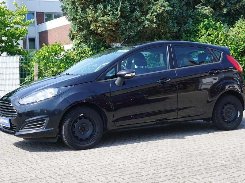 Pantherschwarz metallic Gebraucht 2013 Ford Fiesta Trend Kleinwagen | 5.999 € (Fairer Preis) - Bild 1/4