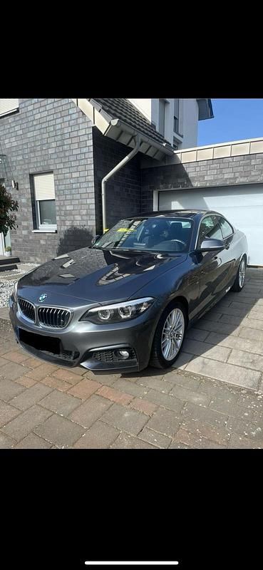 Grau Gebraucht 2017 BMW 220 M Sport Coupé | 17.900 € (Fairer Preis) - Bild 1/4