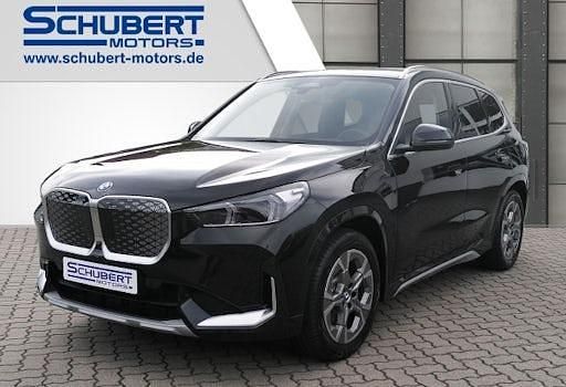 Schwarz Neu 2025 BMW iX1 Comfort Edition SUV | 55.400 € (Etwas zu teuer) - Bild 1/4