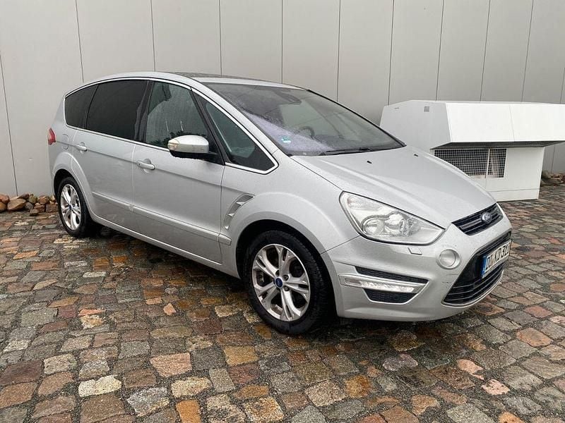 Silber Gebraucht 2014 Ford S-MAX S Van / Kleinbus | 8.999 € (Guter Preis) - Bild 1/4