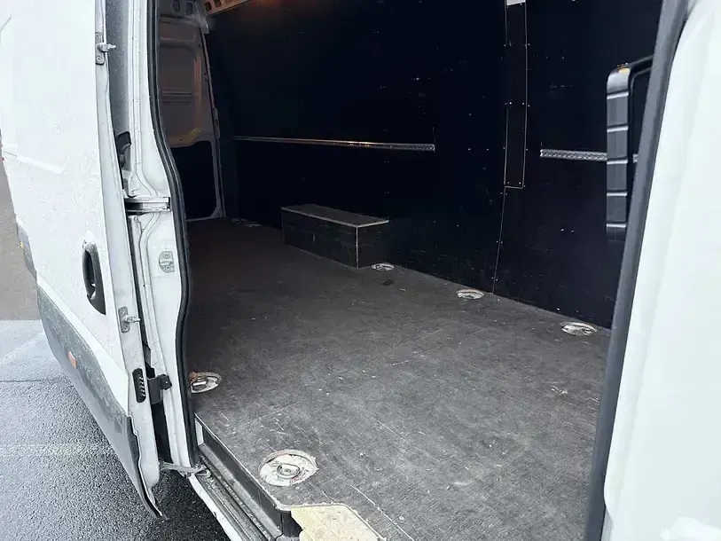 Gebraucht Iveco Daily 2022 Weiss Limousine