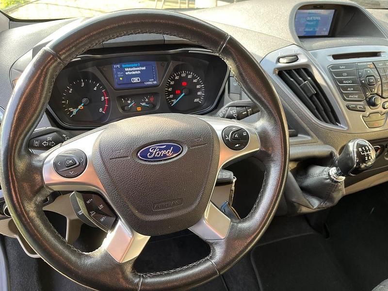 Gebraucht Ford Tourneo 131 PS (96 kW) 2017 Silber Van / Kleinbus