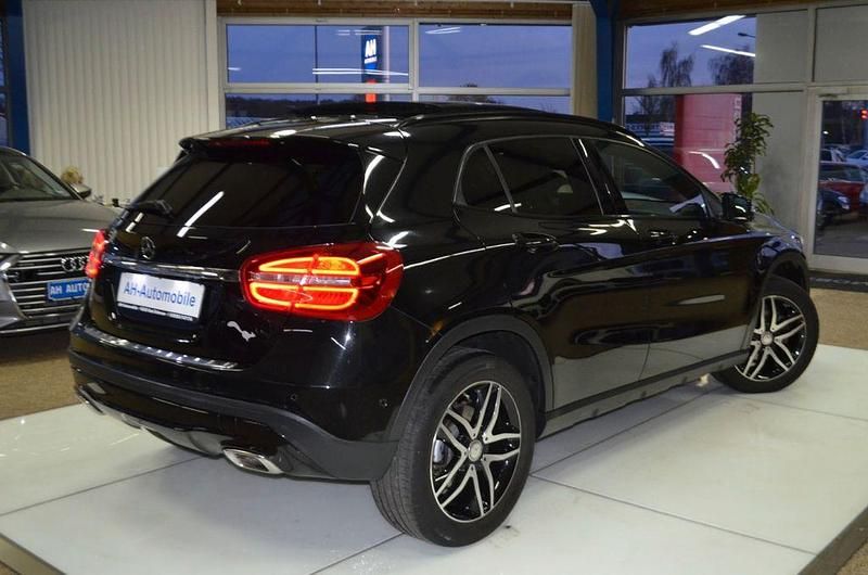 Gebraucht Mercedes GLA200 136 PS (100 kW) 2017 Schwarz SUV