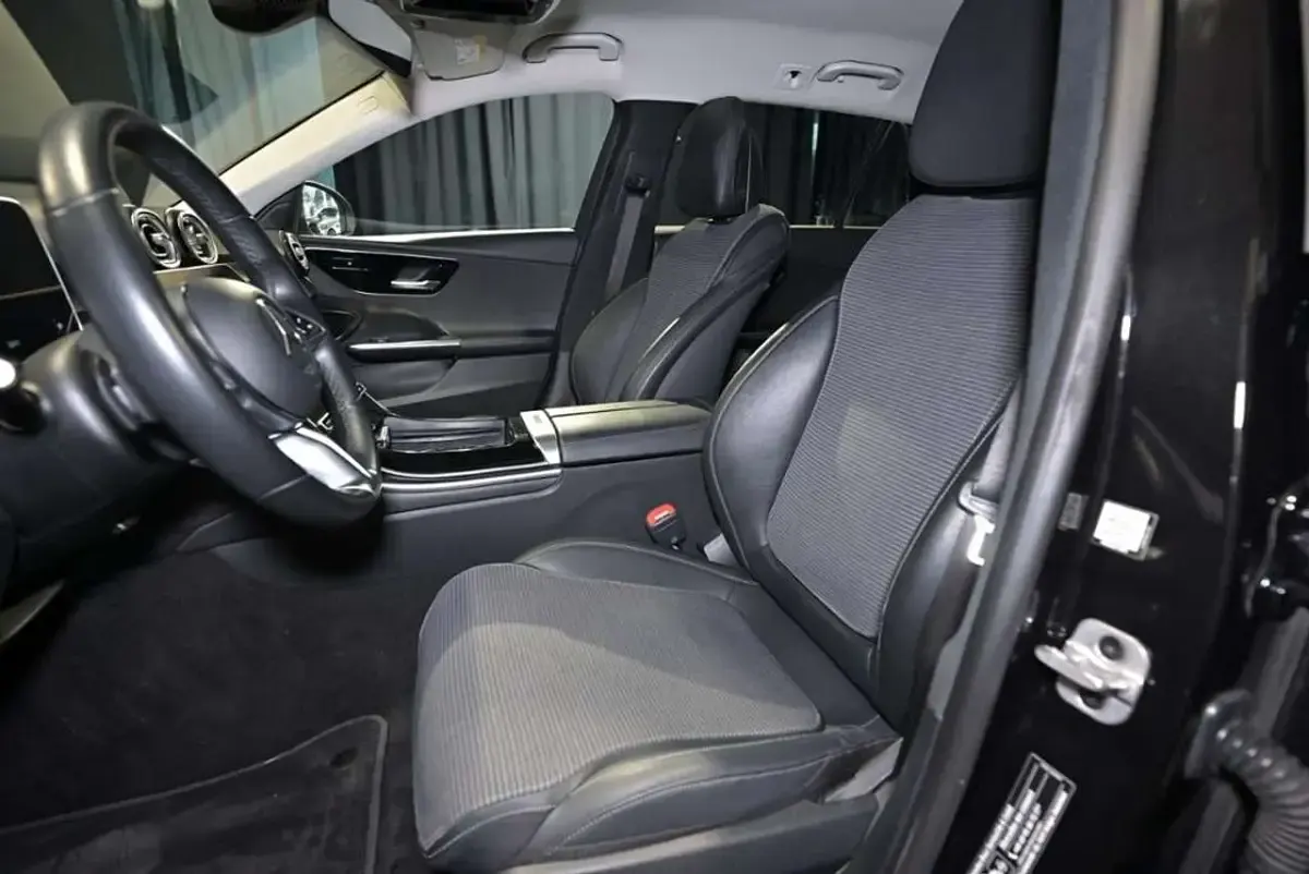 Gebraucht Mercedes C200 163 PS (119 kW) 2023 Obsidianschwarz metallic Kombi