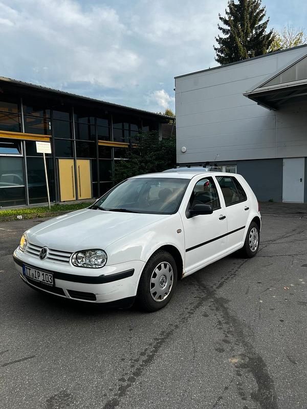 Gebraucht VW Golf IV 75 PS (55 kW) 1998 Weiß Kleinwagen