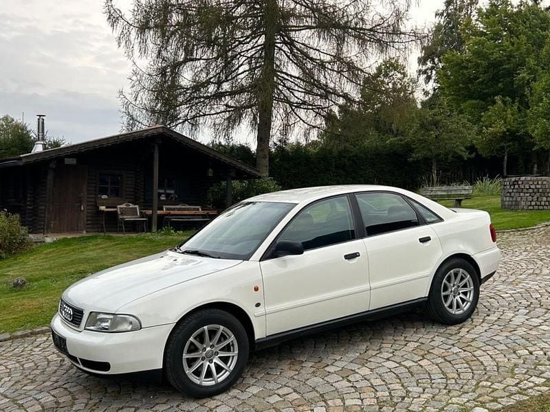 Weiß Gebraucht 1998 Audi A4 Sport Limousine | 2.999 € (Guter Preis) - Bild 1/4