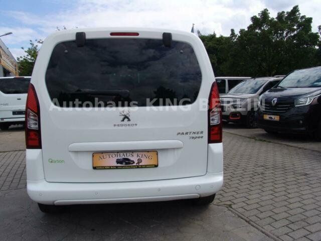 Gebraucht Peugeot Partner Tepee Active 99 PS (72 kW) 2017 Weiß Van / Kleinbus