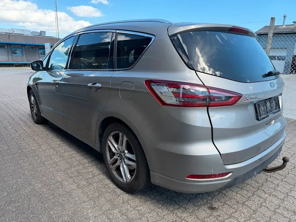 Gebraucht Ford S-MAX Titanium 160 PS (117 kW) 2016 Silber Van / Kleinbus
