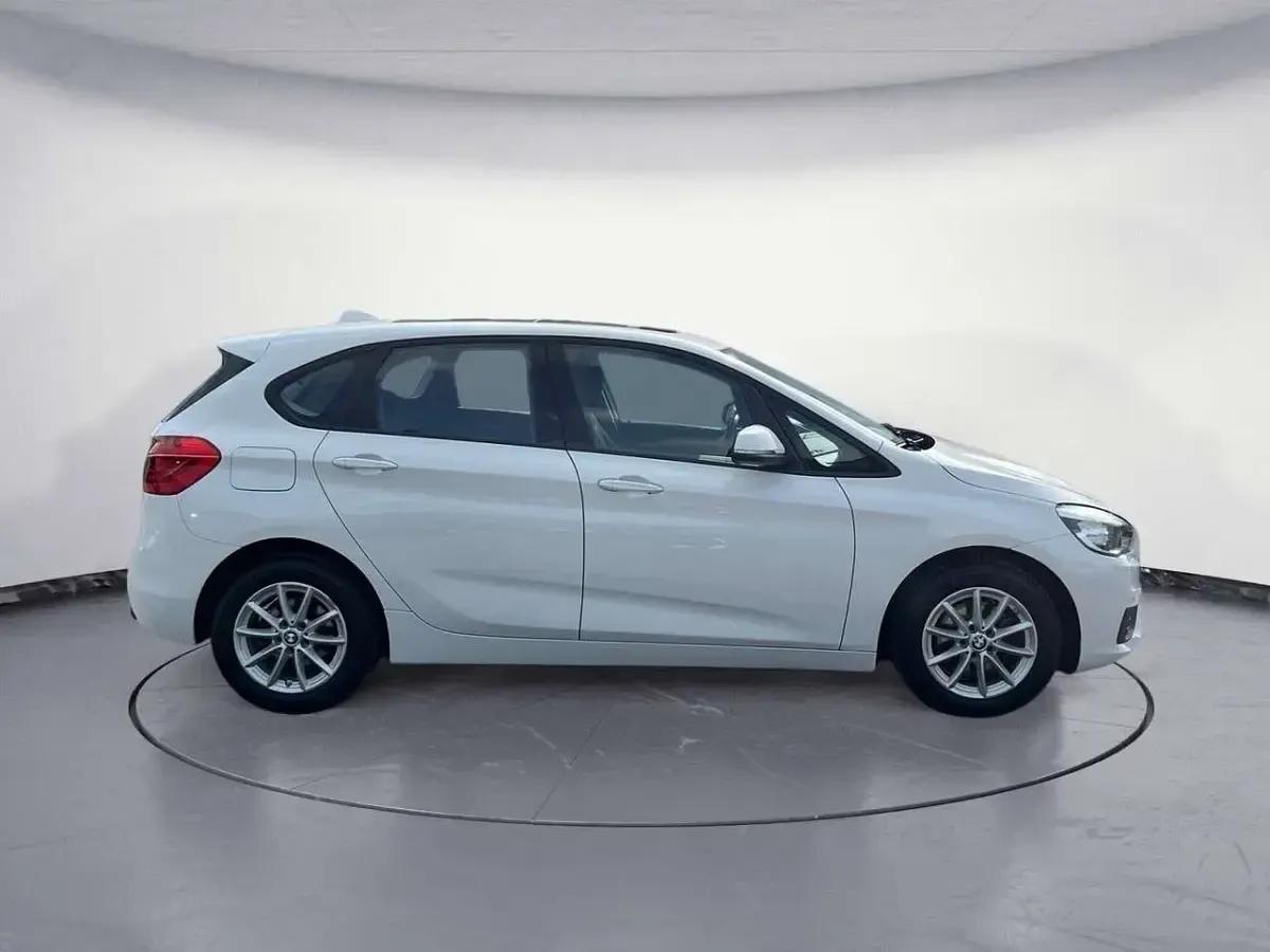 Gebraucht BMW 220 Advantage 192 PS (141 kW) 2016 Alpinweiß Van / Kleinbus