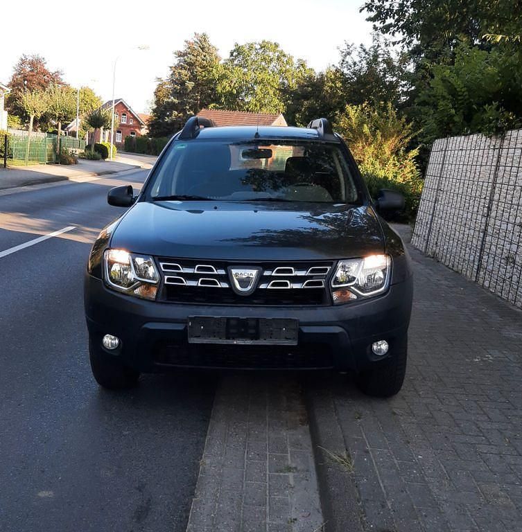 Grau Gebraucht 2014 Dacia Duster Lauréate SUV | 4.900 € (Superpreis) - Bild 1/4