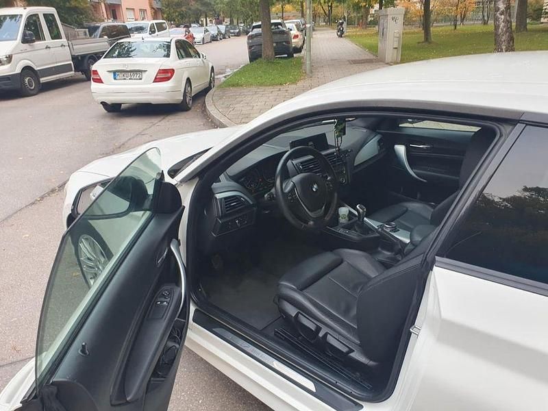 Weiß Gebraucht 2014 BMW 120 Exclusive Kleinwagen | 9.500 € (Etwas zu teuer) - Bild 1/4