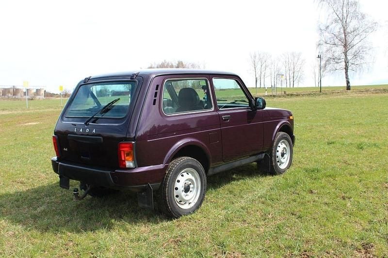 Gebraucht Lada Urban 83 PS (61 kW) 2019 Violett SUV