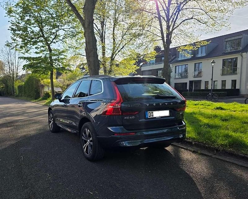 Gebraucht Volvo XC60 Momentum 197 PS (144 kW) 2021 Blau SUV