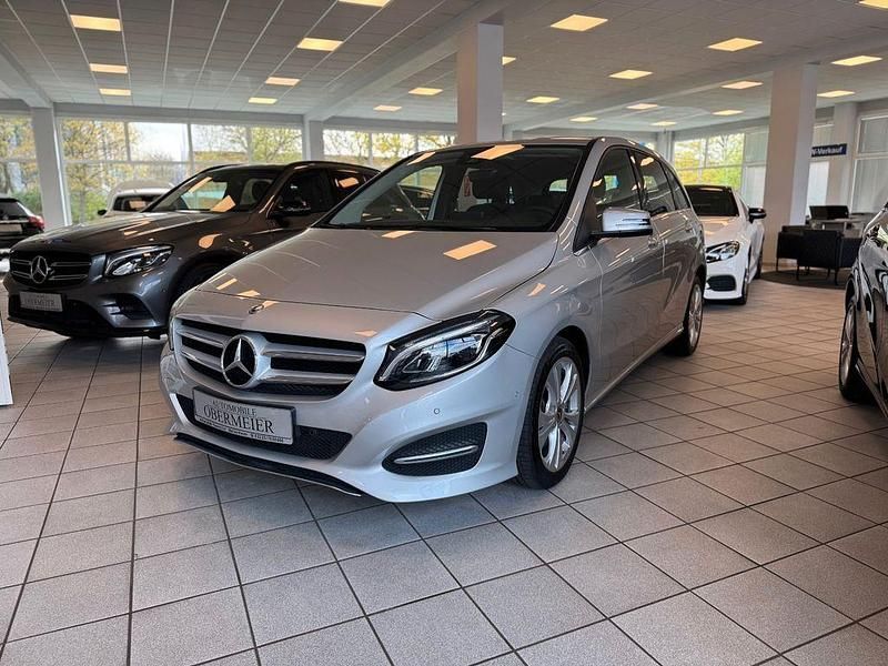 Gebraucht Mercedes B200 Progressive 156 PS (114 kW) 2018 Silber Van / Kleinbus