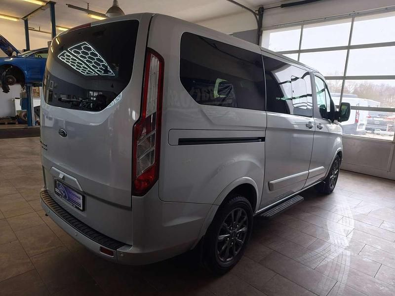 Gebraucht Ford Tourneo Titanium X 185 PS (136 kW) 2019 Polarsilber metallic Van / Kleinbus