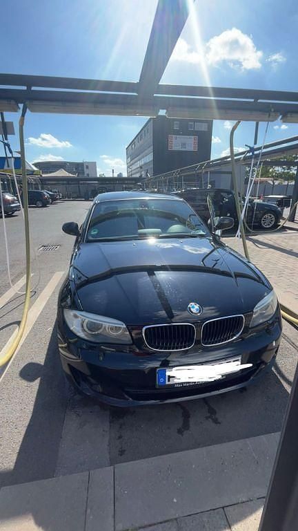 Gebraucht BMW 118 143 PS (105 kW) 2011 Schwarz Kleinwagen